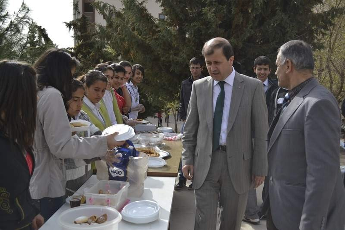 Besni Mustafa Erdemoğlu Anadolu Lisesi Kermes Düzenlendi