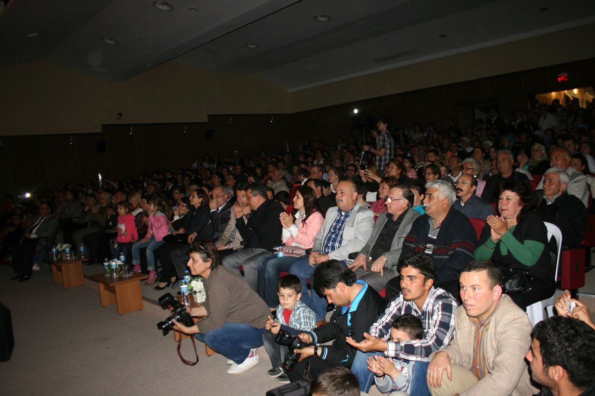 Didim 3. Halk Oyunları Şenliği…