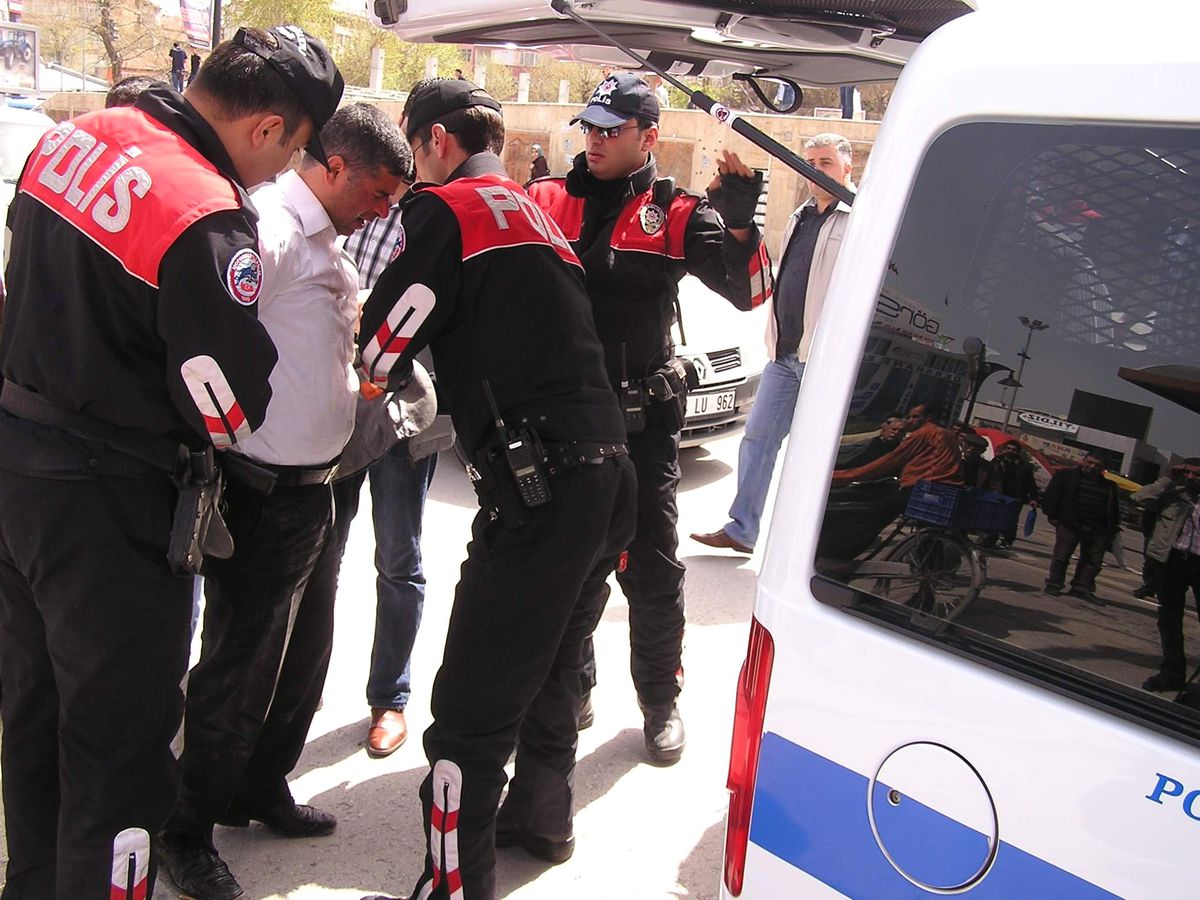 Elinde Bıçakla Korkulu Anlar Yaşattı