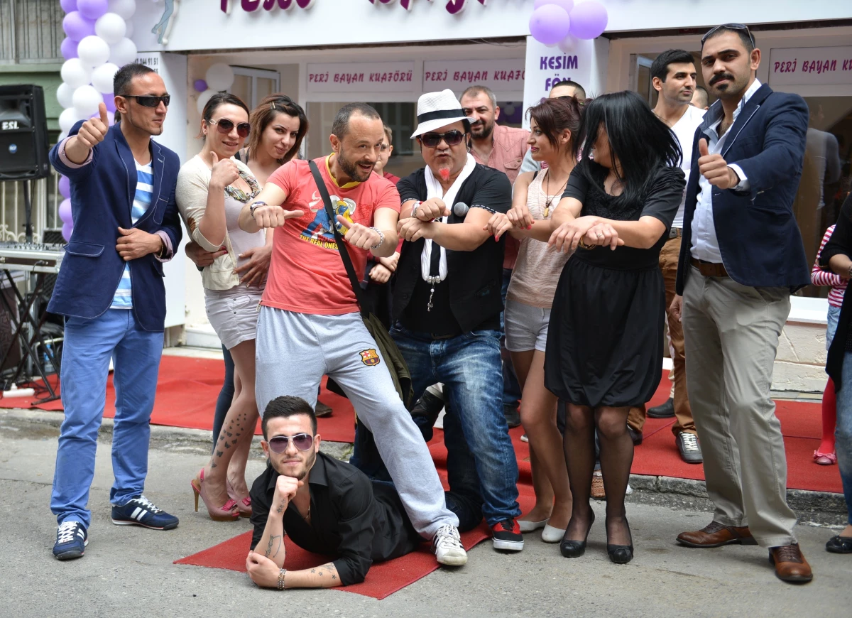 Gangnam Style Eşliğinde Güzellik Merezi Açılışı