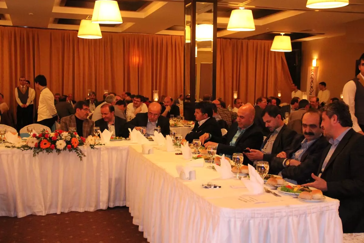 Karadayı'dan İstanbul İl Genel Meclisi Üyelerine Yemek