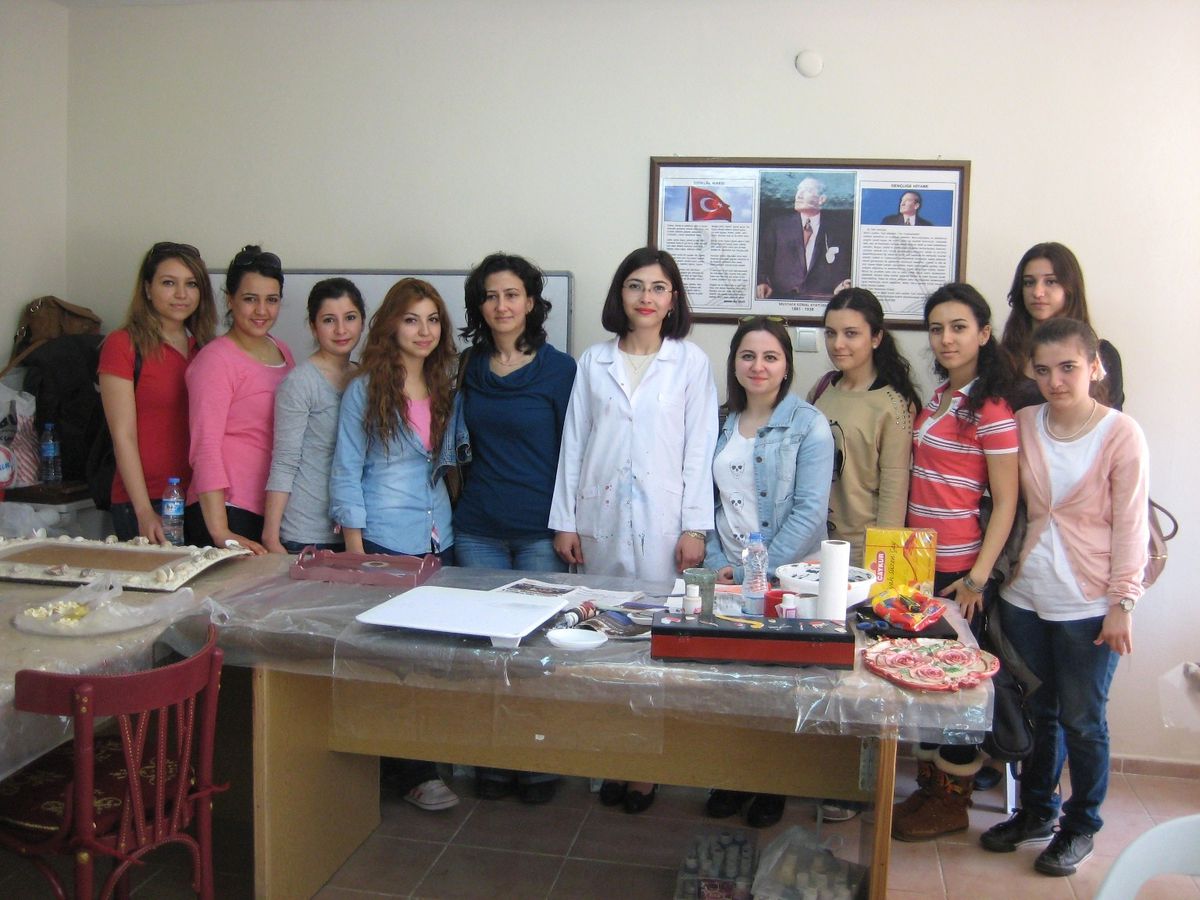 Öğrenciler, İzmek\'te Ders Yaptılar