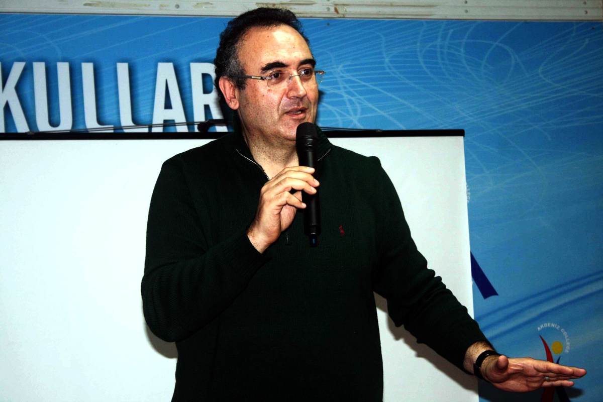 Şair-Yazar Sunay Akın ile Anılara Yolculuk