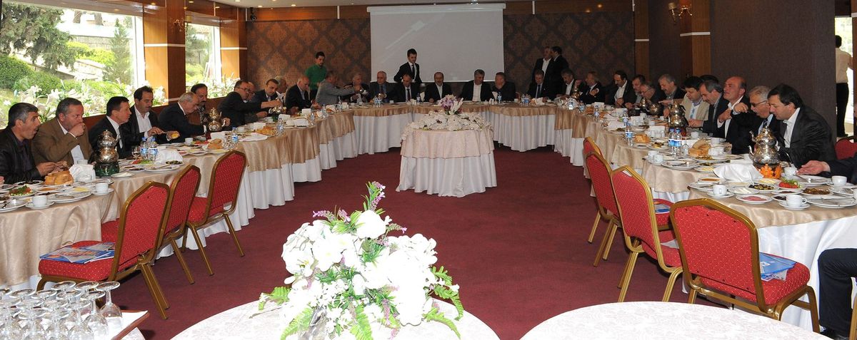 Trabzon\'da Ak Partili Belediye Başkanları Biraraya Geldi