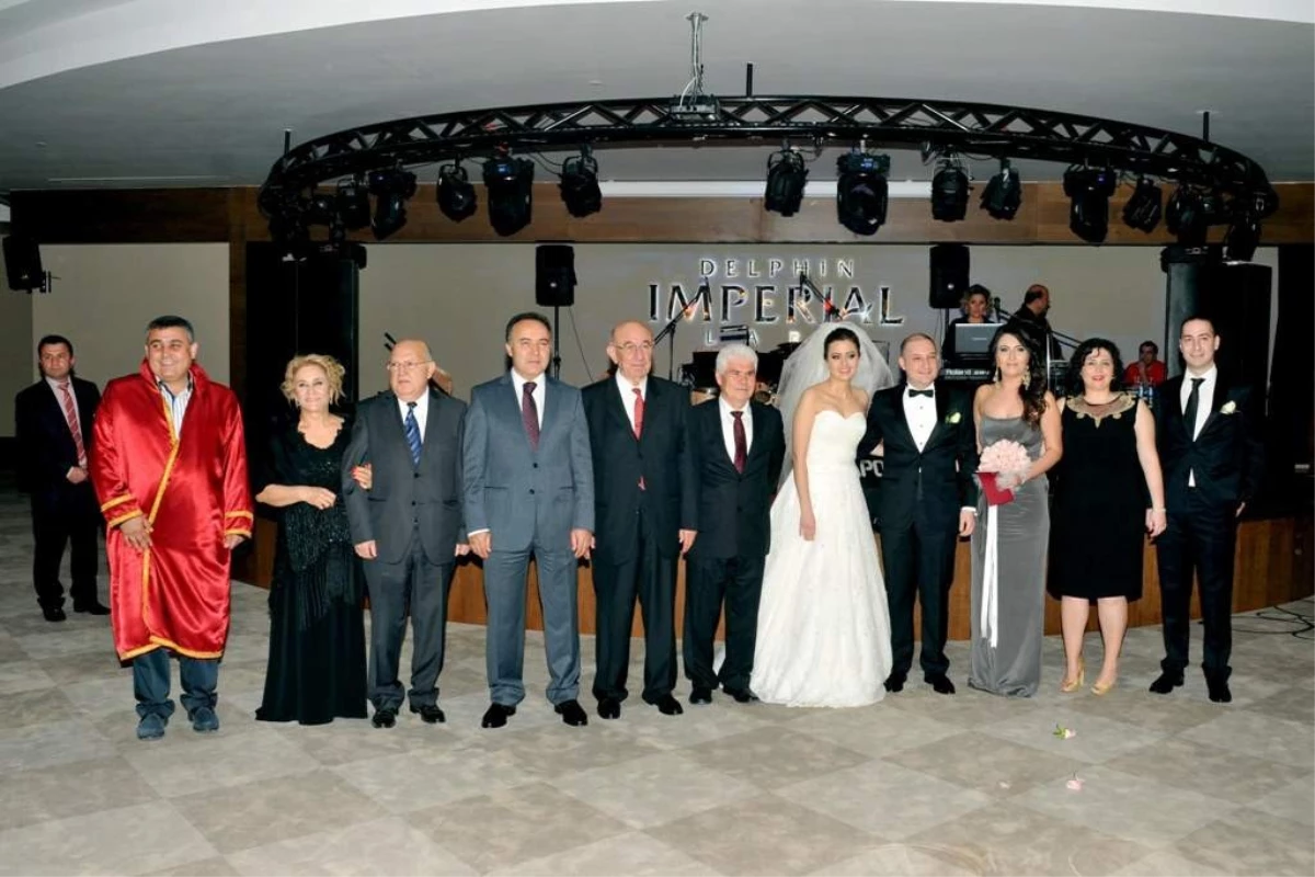 Vali Altıparmak Kaymakam Özeneri\'in Oğluna Nikah Şahitliği Yaptı