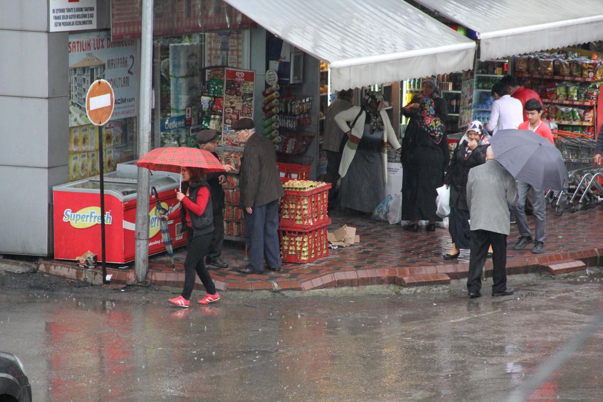 Bartın'da Etkili Yağmur Başladı