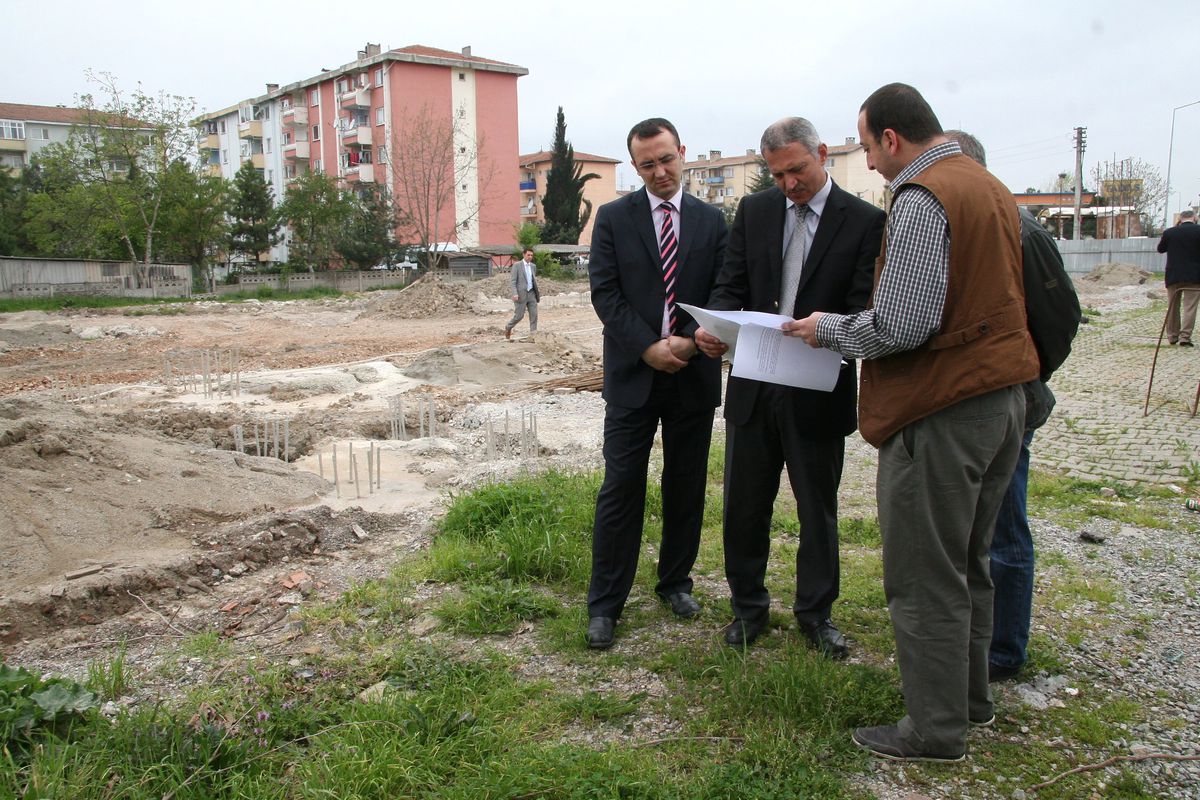 Başkan Dişli Kapalı Pazarı Gezdi