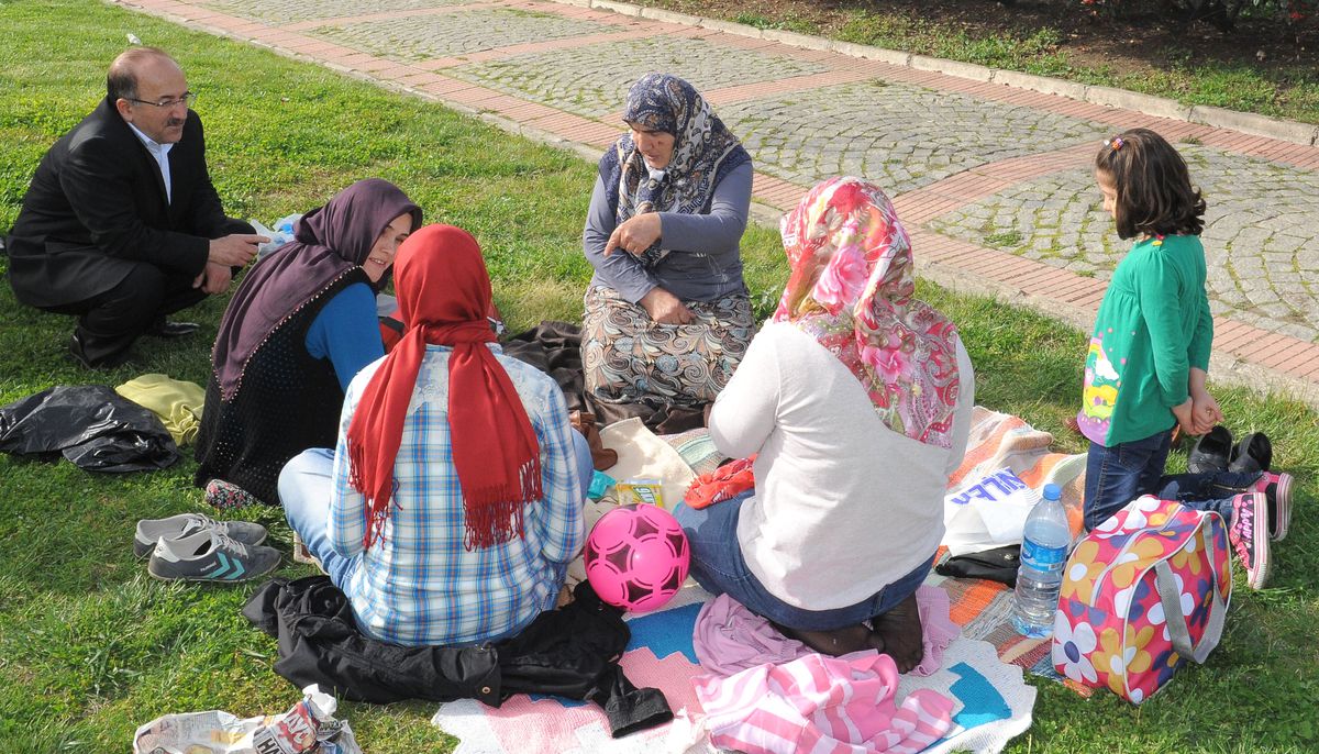 Başkan Gümrükçüoğlu Piknikçilerle Bir Araya Geldi