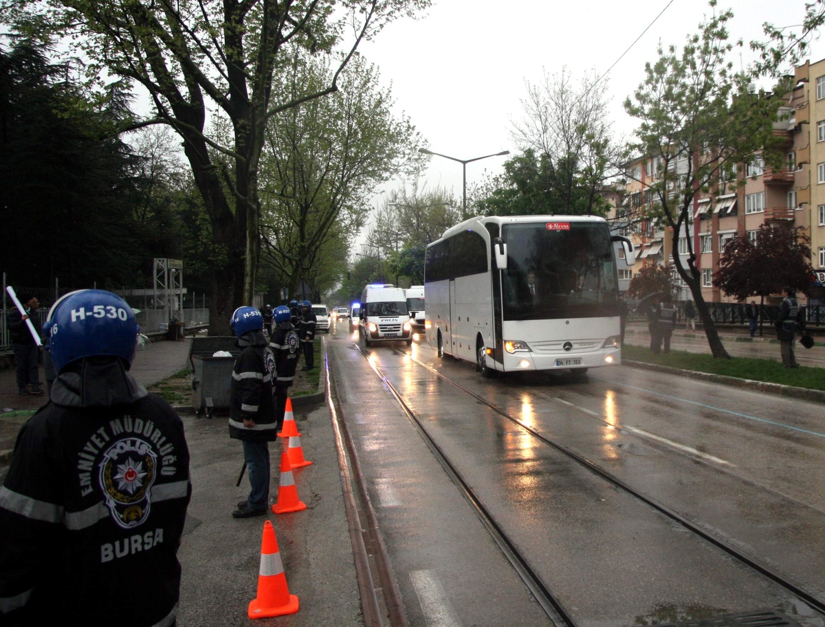 Beşiktaş Kafilesi Yoğun Güvenlik Önlemi Altında Stadyuma Geldi