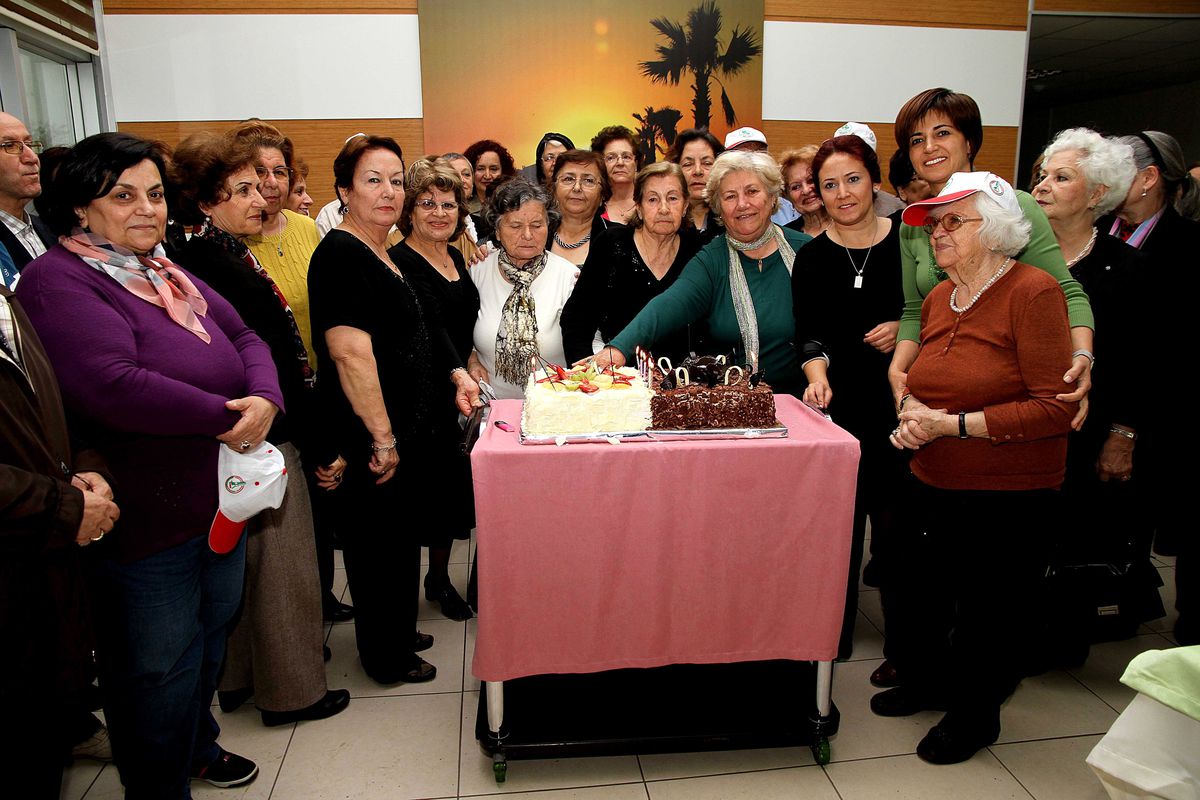 Bilge Çınarlar\'a Pastalı Kutlama