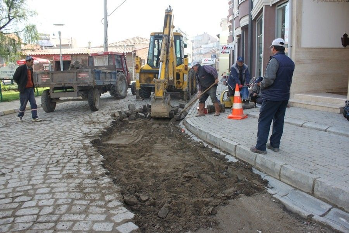 Burhaniye\'de Altyapı Çalışmaları