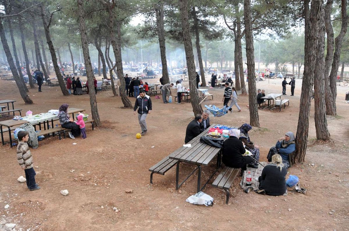 Dülük Tabiat Parkı Piknikçiler ile Dolup Taştı