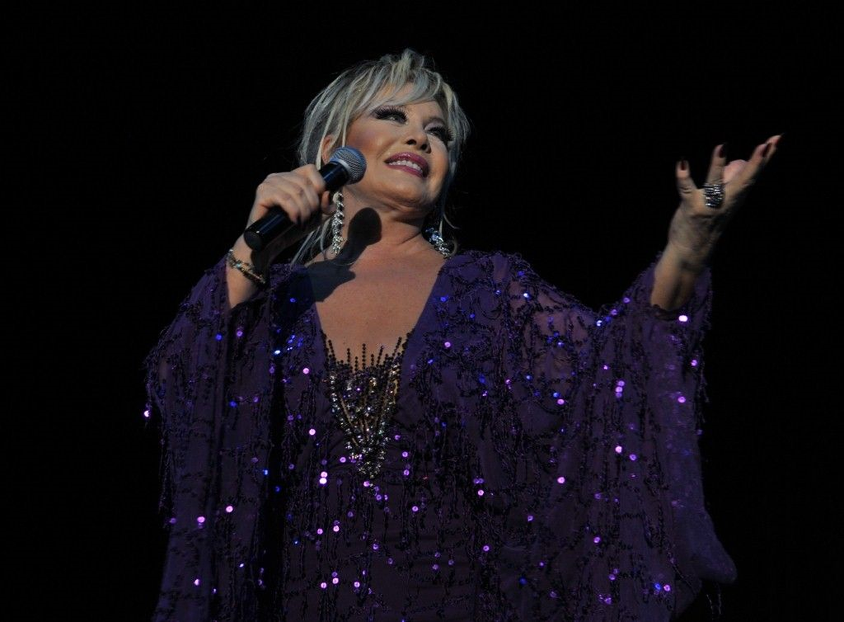 Emel Sayın Coşturdu