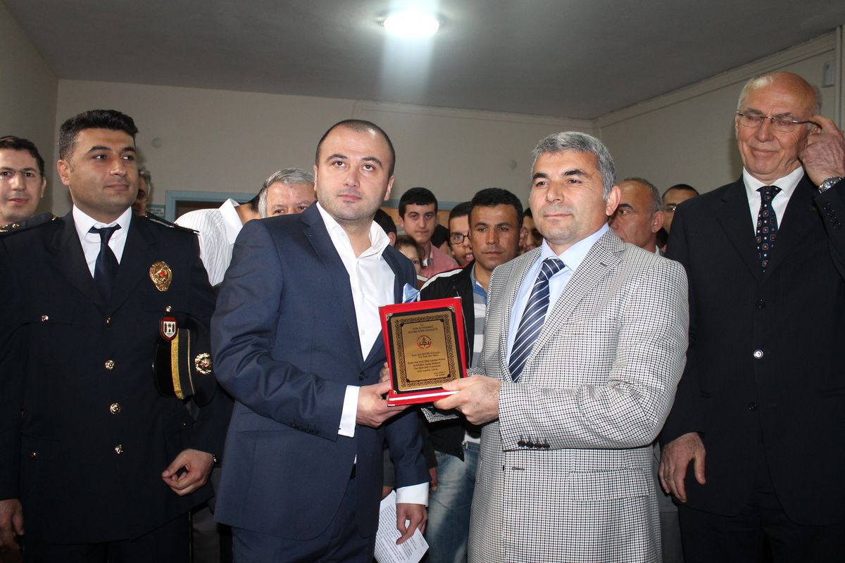 Fatsa Kaymakamı\'ndan Kızılay\'a Plaket
