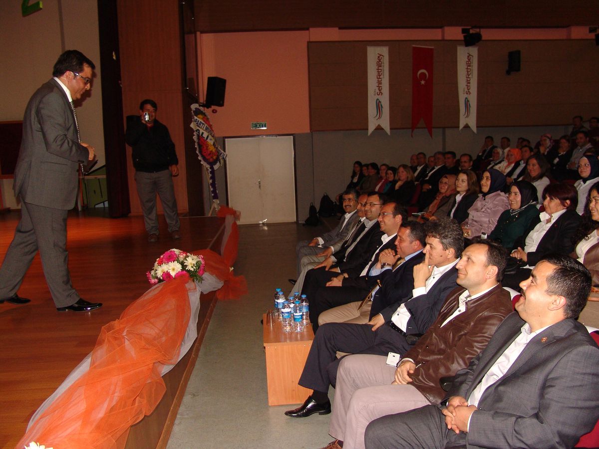 Fethiye\'de \'Aile İçi İletişim\' Konferansı