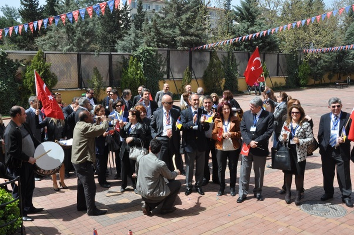 GKV\'lilerden Mezunlara Muhteşem Karşılama