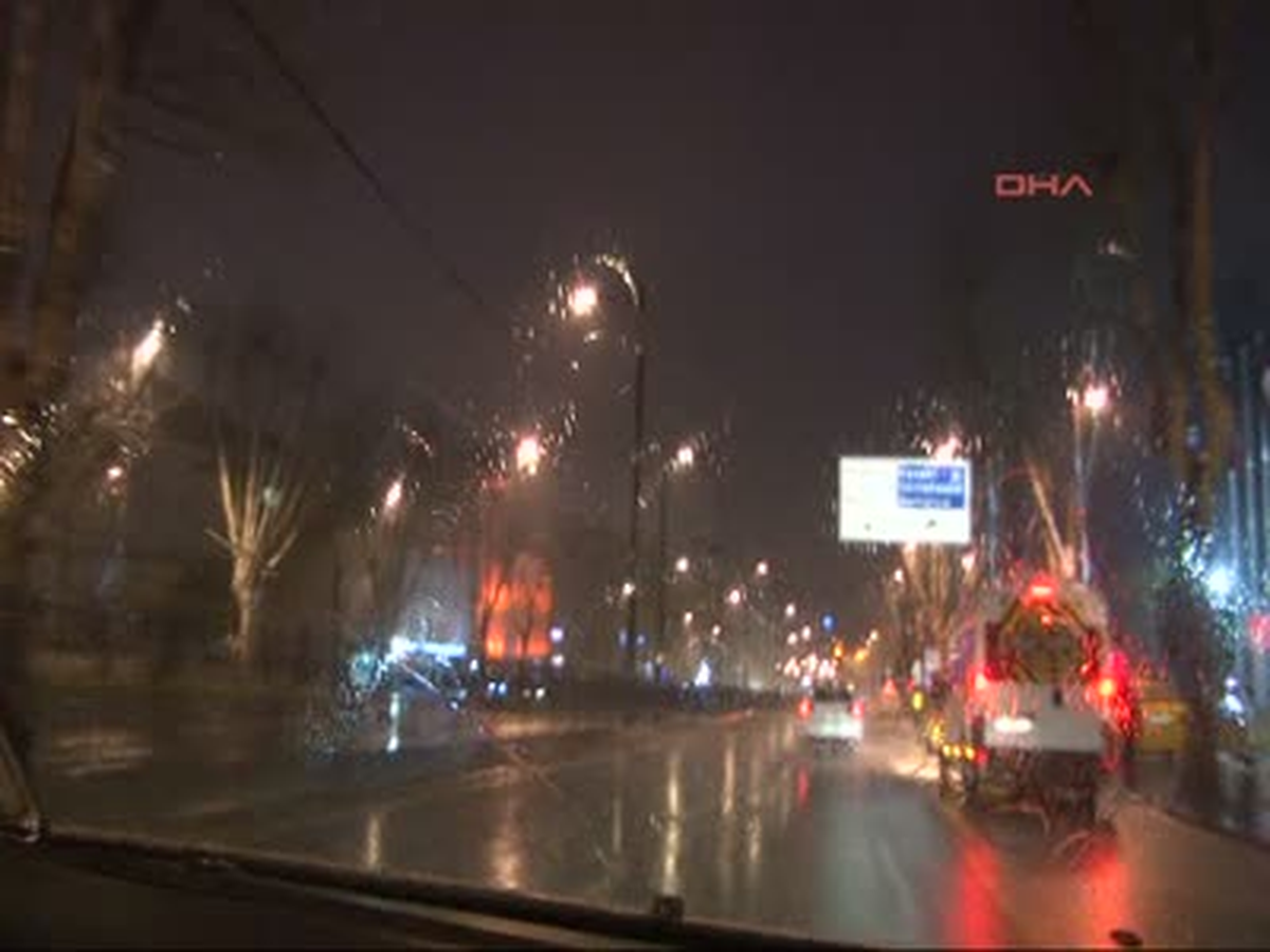 İstanbul Güne Yağmurla Başladı