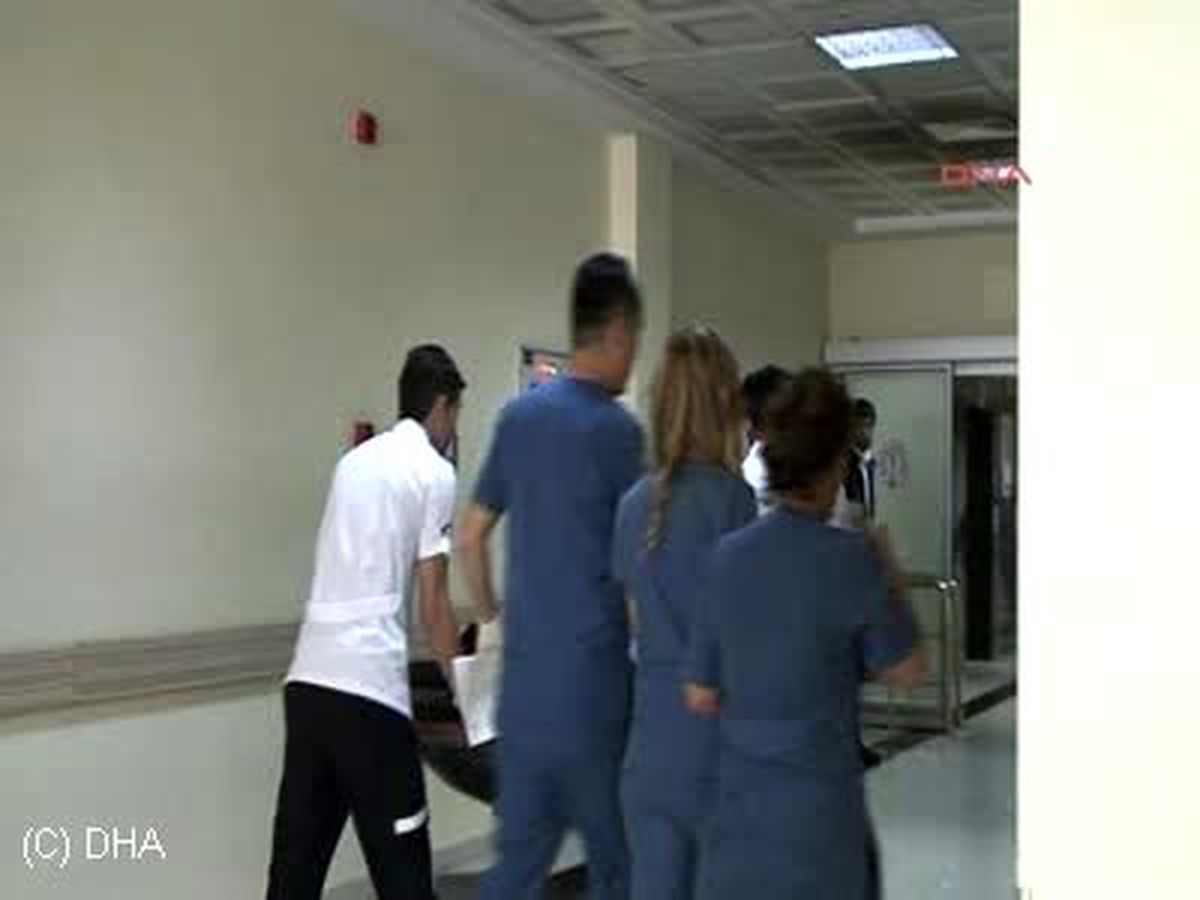 İki Bacağından Bıçaklandı