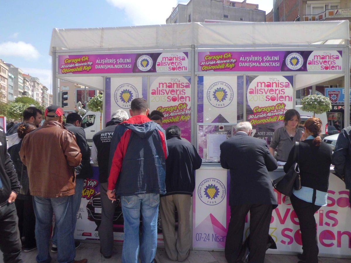 Manisa\'da Alışveriş Şöleni Stantlarına Yoğun İlgi