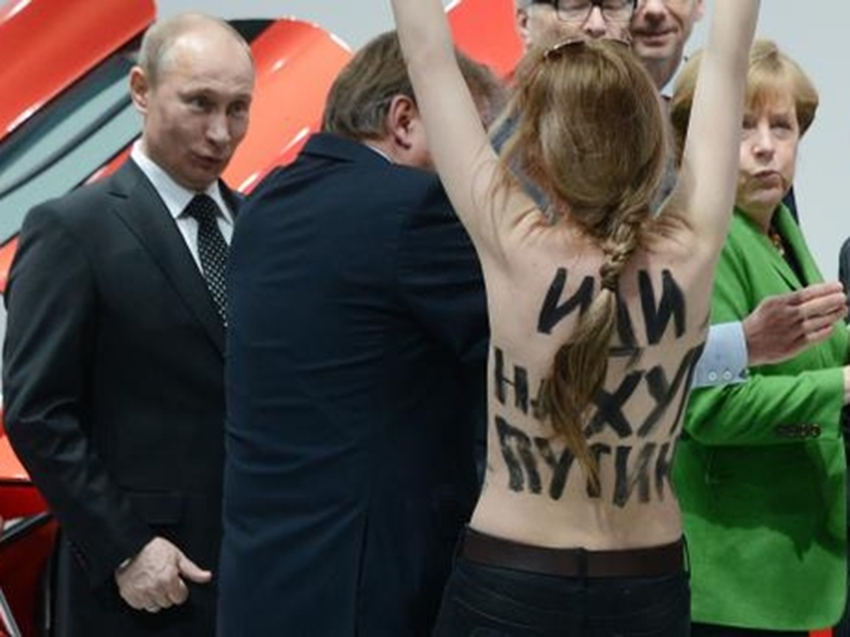Putin ve Merkel, Protesto Edildi