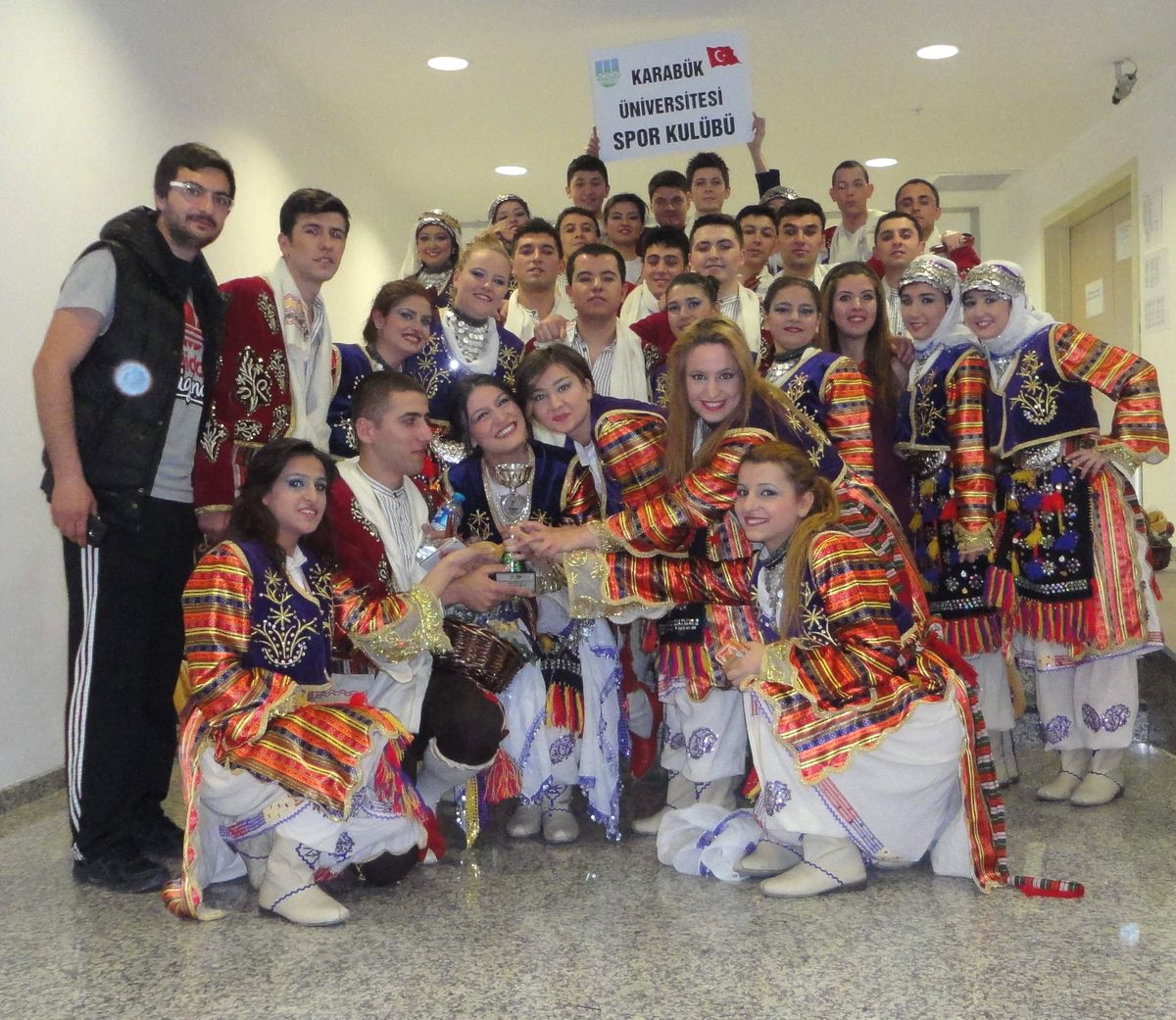 Silifke Yöresi Halk Oyunları Ekibi Adını Finale Yazdırdı
