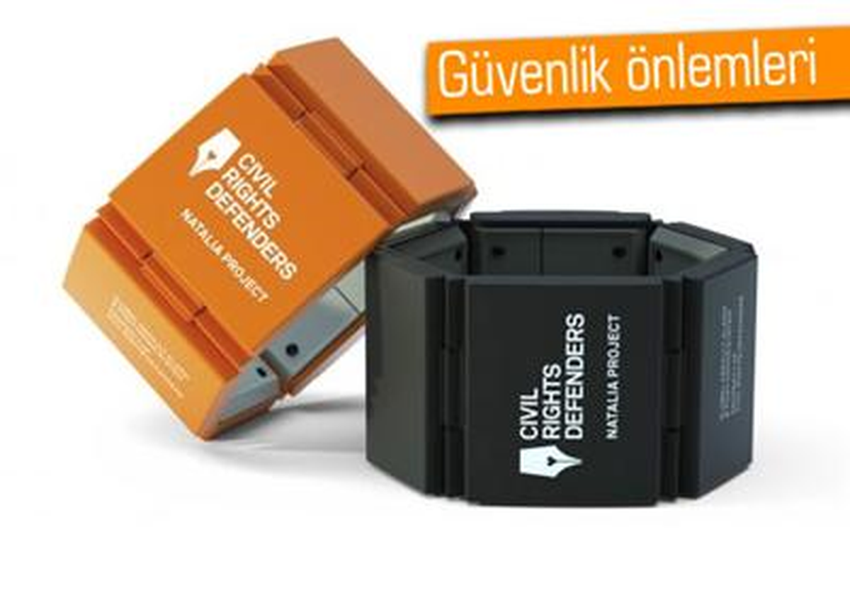 Sosyal Ağlara İmdat Çağrısı Gönderen Bileklik