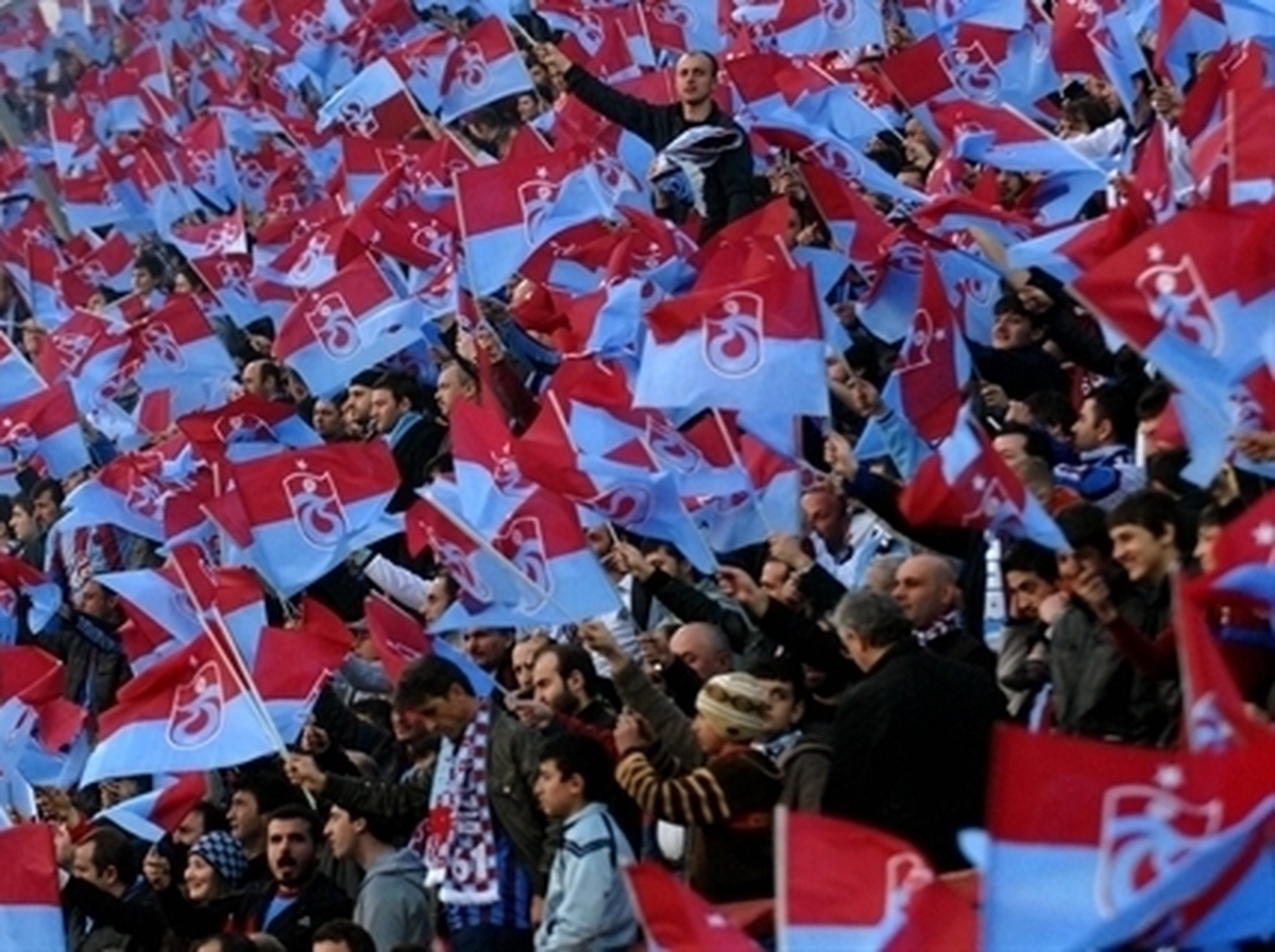 Trabzonsporlu Taraftarlar Kötü Gidişe İsyan Etti