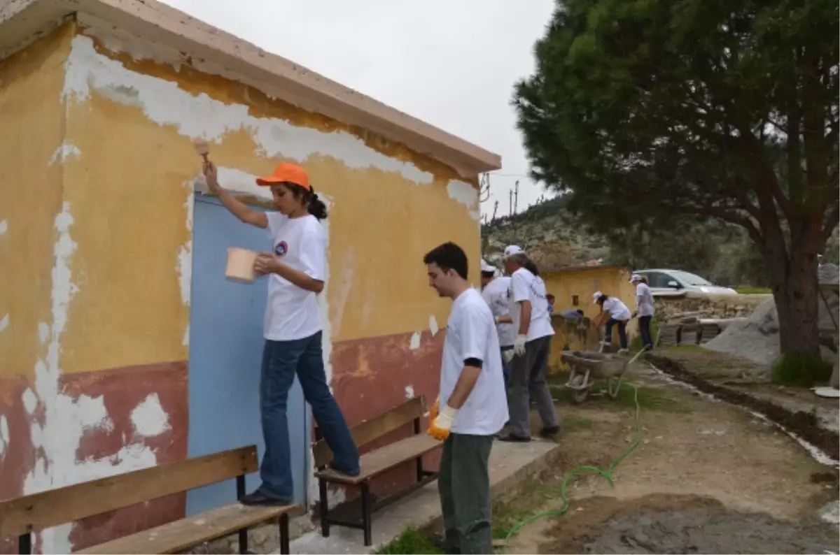 Üç Yüz El Hayalleri Gerçek Yaptı