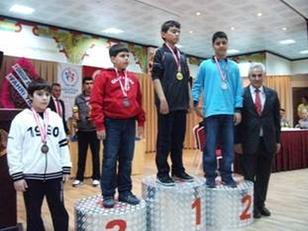 Ülkem Koleji Santranç Öğretmeni Goler, Başhakem Oldu