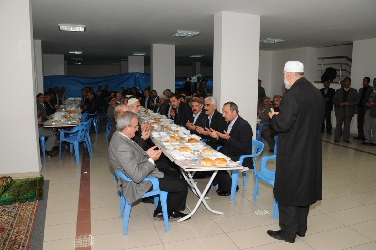 Van Valisi\'nden Karabıyık Ailesine Taziye Ziyareti