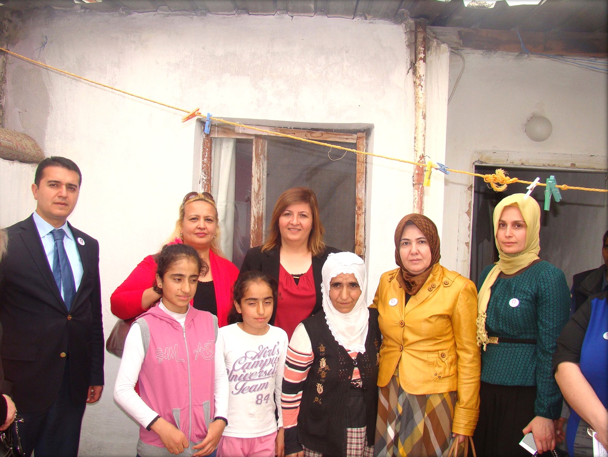 Yenişehir Gönül Elçilerinden Fakir ve Yardıma Muhtaç Ailelere Ziyaret