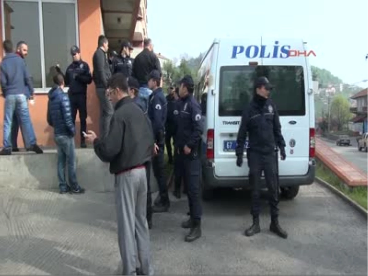 AK Partili Belediyeye Polis Baskını