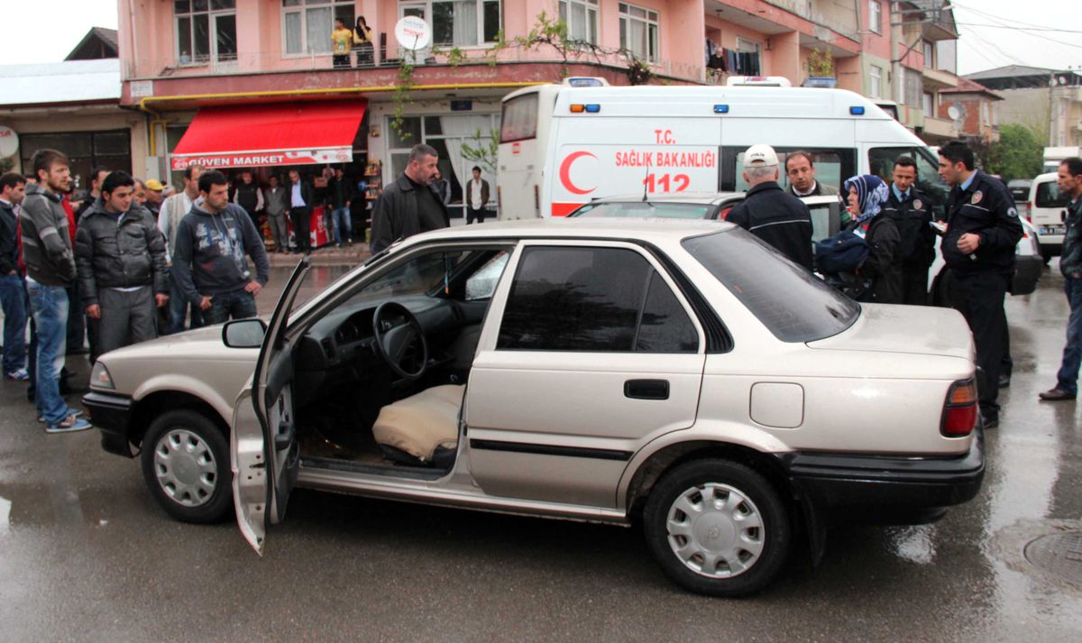 Akyazı\'da Trafik Kazası: 2 Yaralı