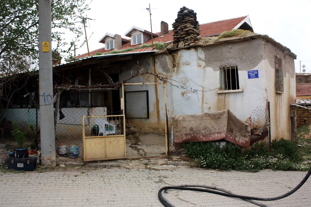 Babasından İstediği Parayı Alamayınca Evi Yaktı