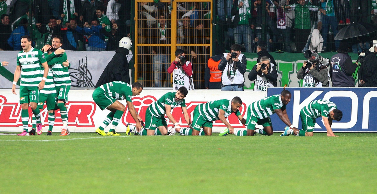 Bursasporlu Futbolcuların Galibiyet Sevinci