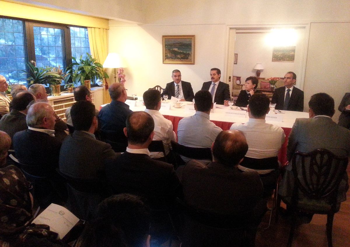 Çalışma Bakanı Çelik, Oslo\'da Türk Vatandaşlarla Biraraya Geldi
