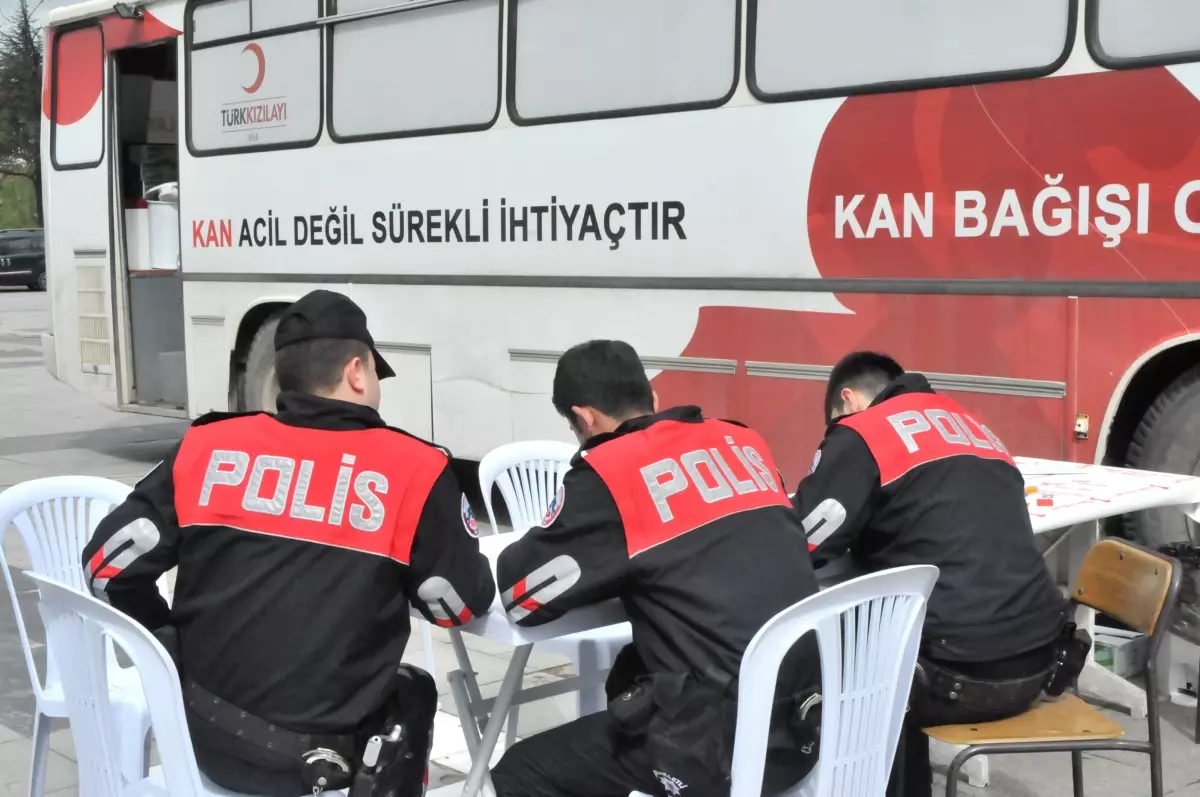 Düzce Polisi\'nden Kan Bağışı