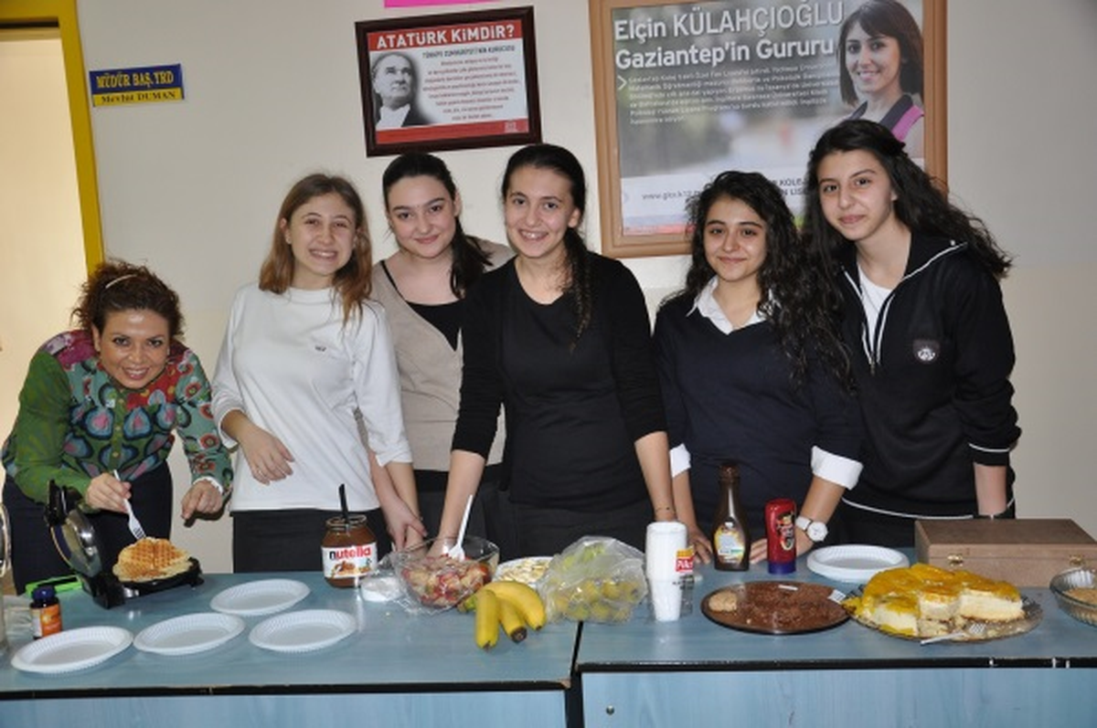 GKV\'lilerden Onkoloji Hastanesine Anlamlı Ziyaret