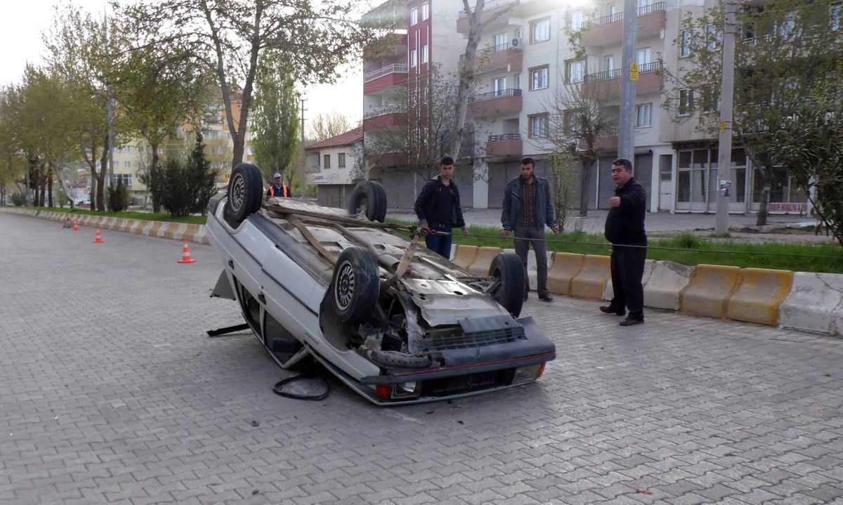 Gölbaşı\'nda Trafik Kazası: 2 Yaralı
