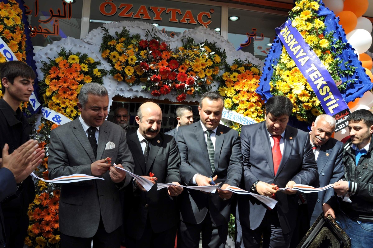 Kaymakam Turan ve Tümsiad Başkanı Çekici Mağaza Açılışını Yaptı