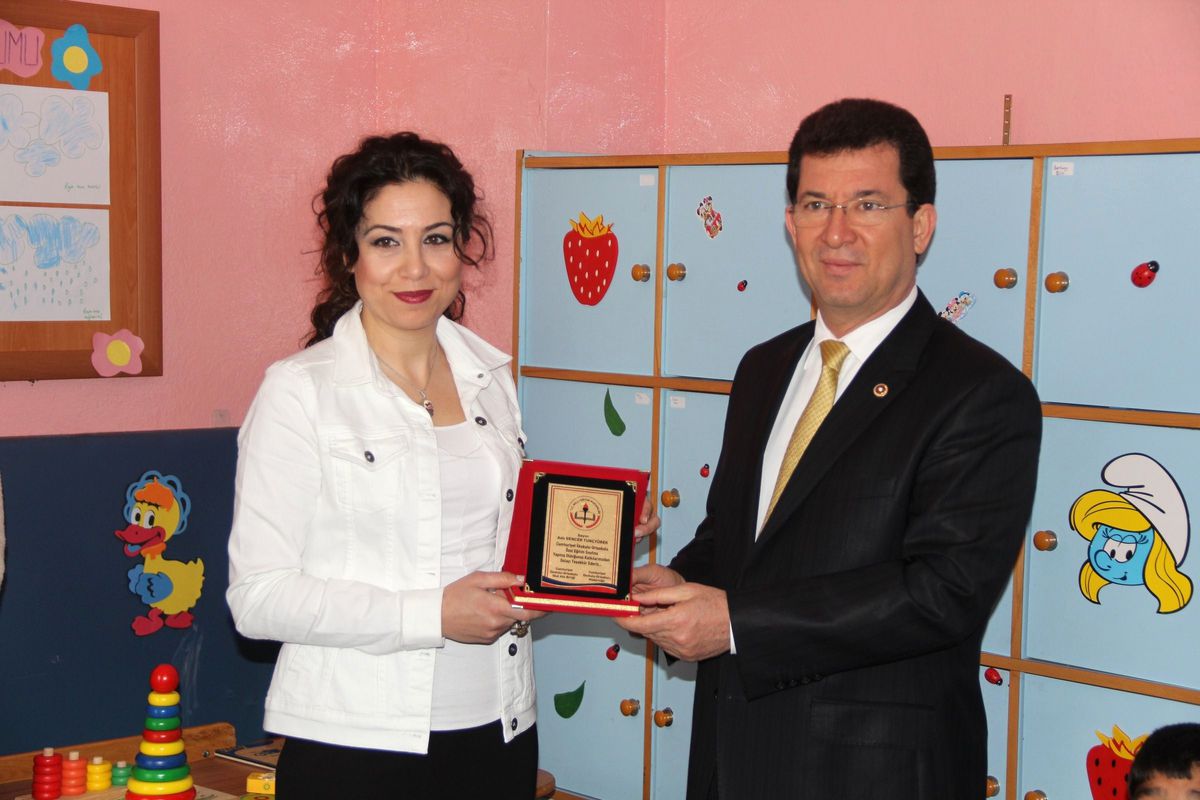 Nazillili Yazardan Örnek Davranış