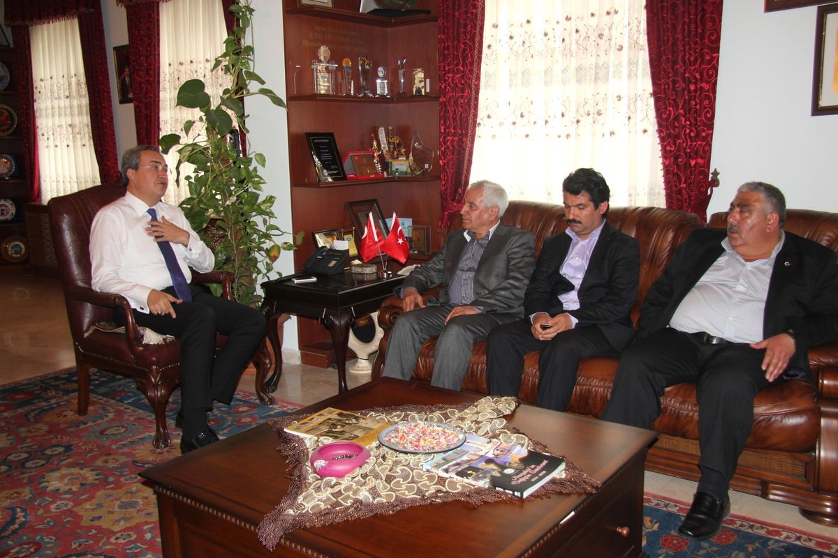 Nevfed Yöneticileri, Belediye Başkanı Ünver\'i Ziyaret Etti