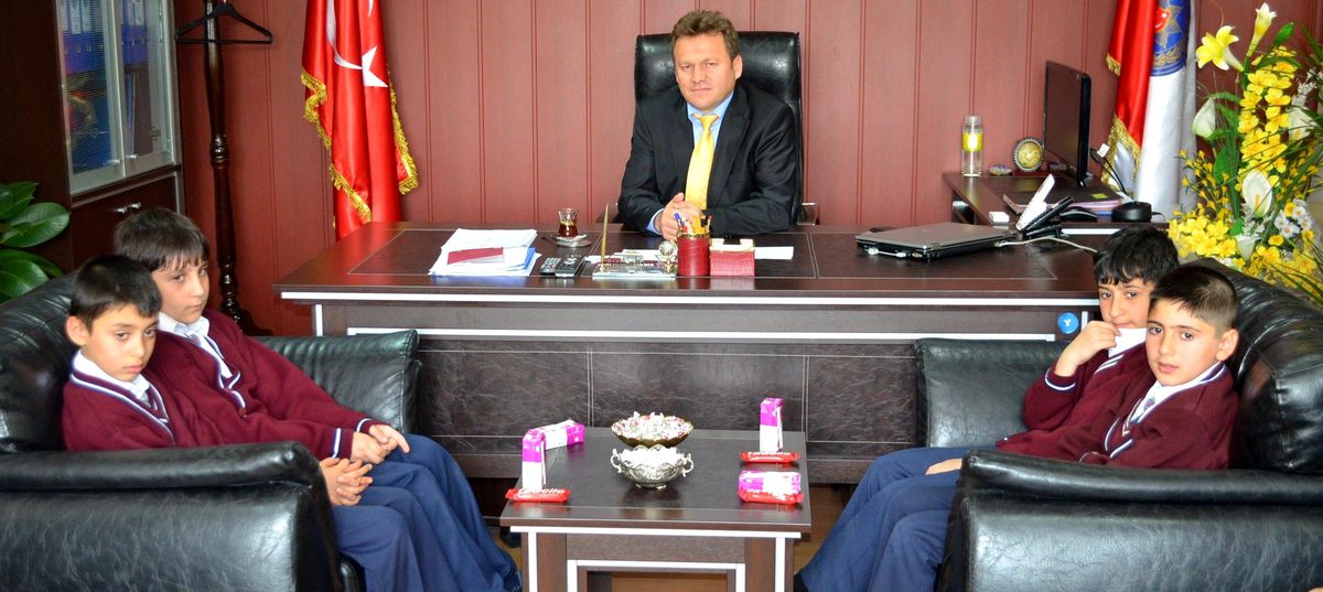 Öğrencilerden Emniyet Müdürü Başer\'e Ziyaret