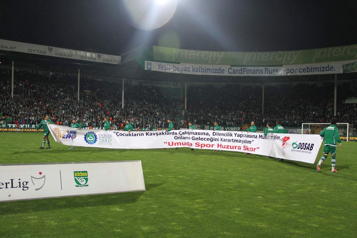 Polis 4 Çocuğu Futbolcu Yaptı