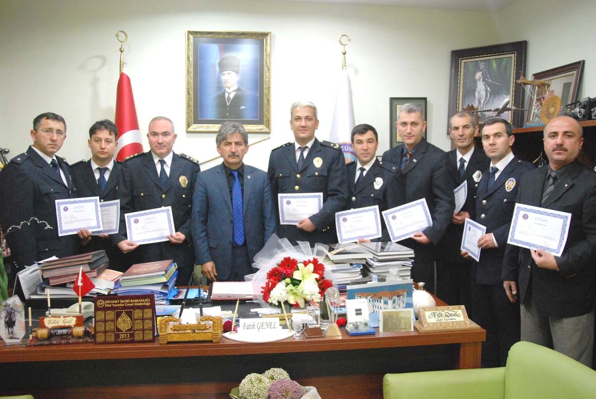 Polislere Başarı Belgesi