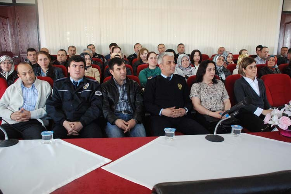 Polislere Halkla İlişkiler Konferansı