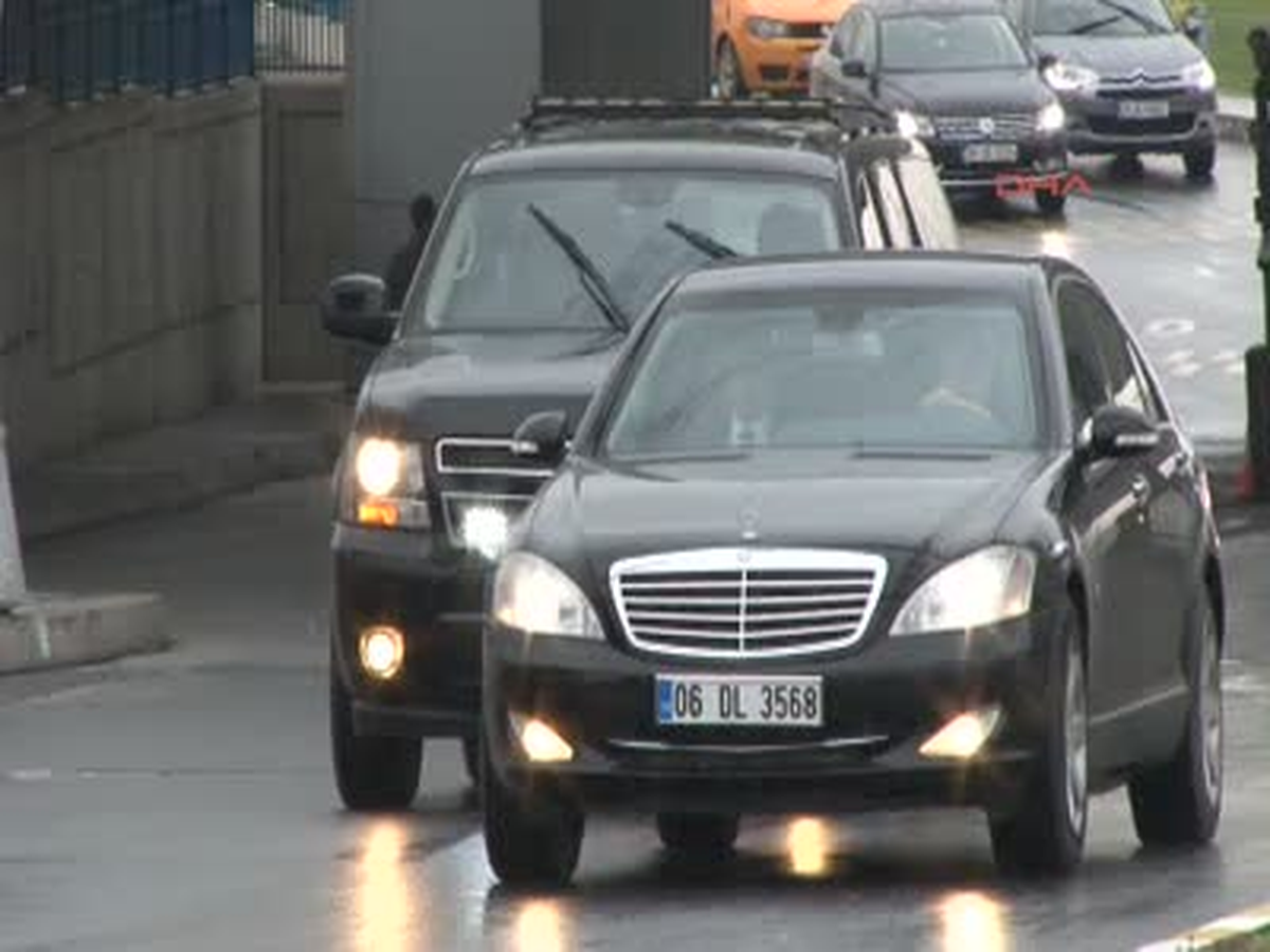 Saakaşvili Kırık Koluyla Ankara\'ya Gitti