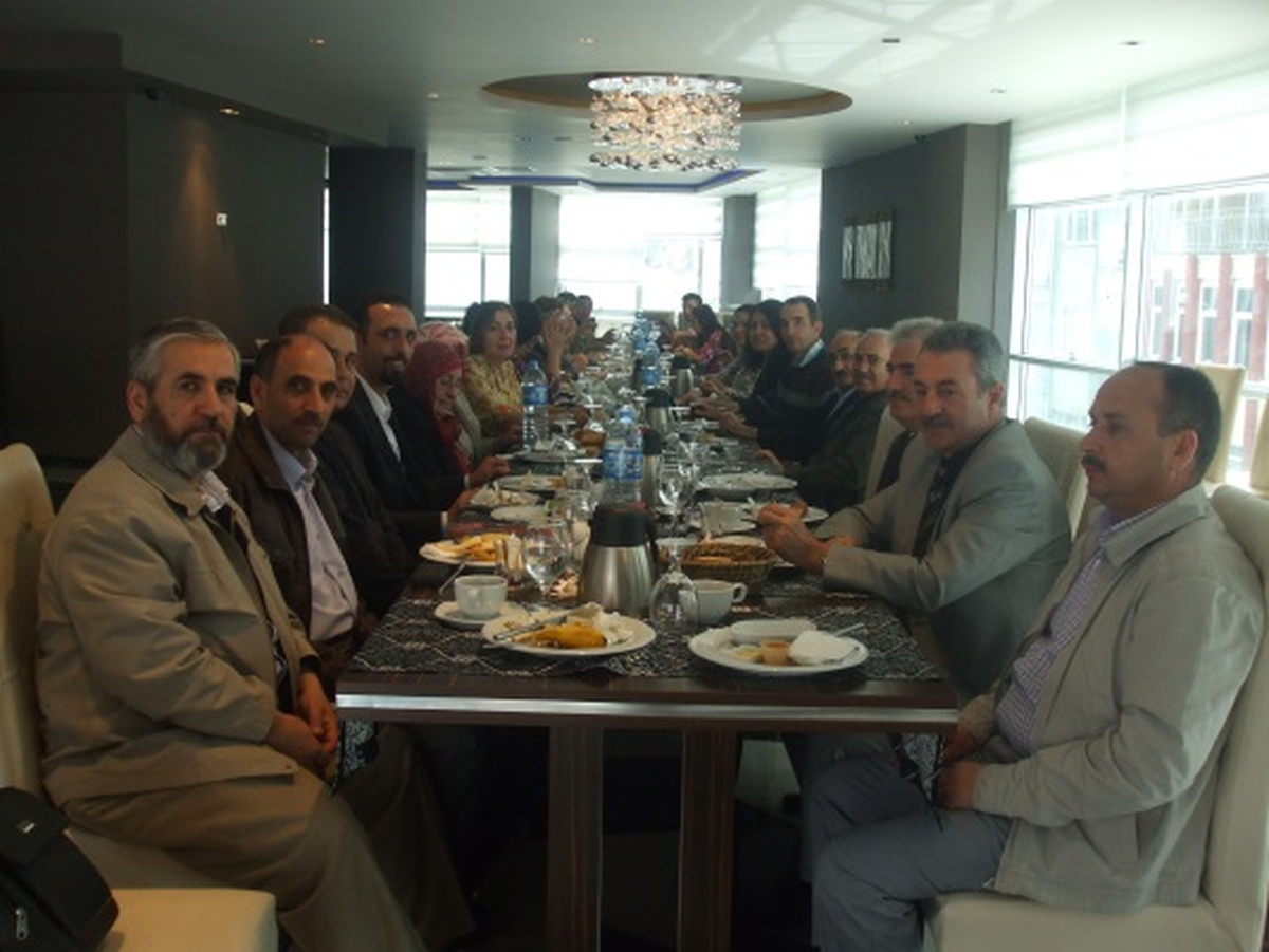 Şairler ve Yazarlar Kahvaltıda