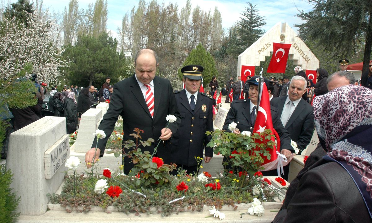 Şehit Polisler Dua ve Gözyaşları ile Anıldı