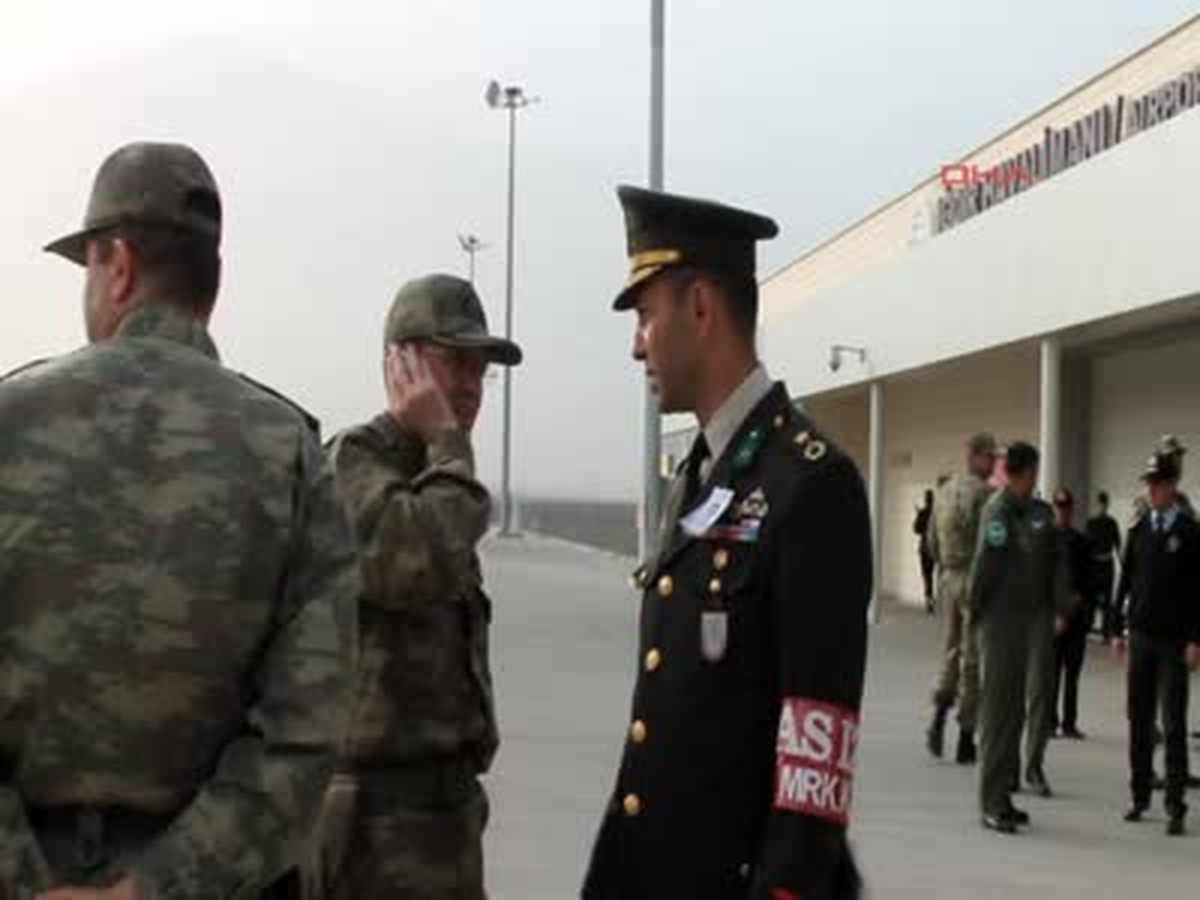 Diyarbakır Şehidine Ağlıyor